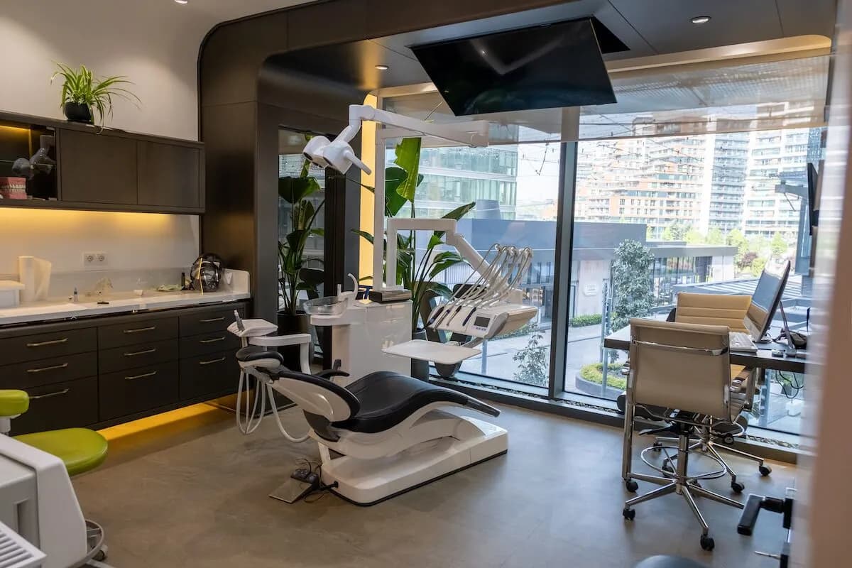 Contact Attractive Clinic